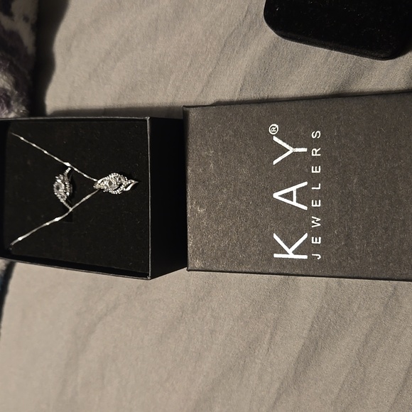 RING AND PENDANT SET - Picture 3 of 3